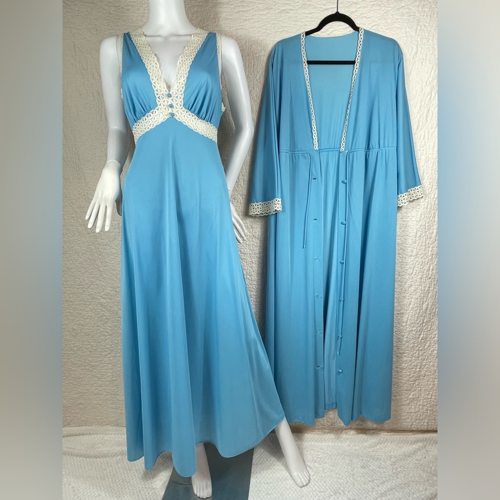 🔥Vintage 70s Vanity Fair 2 Pieces Nightgown & Robe Set Lace Maxi Length - Picture 1 of 16